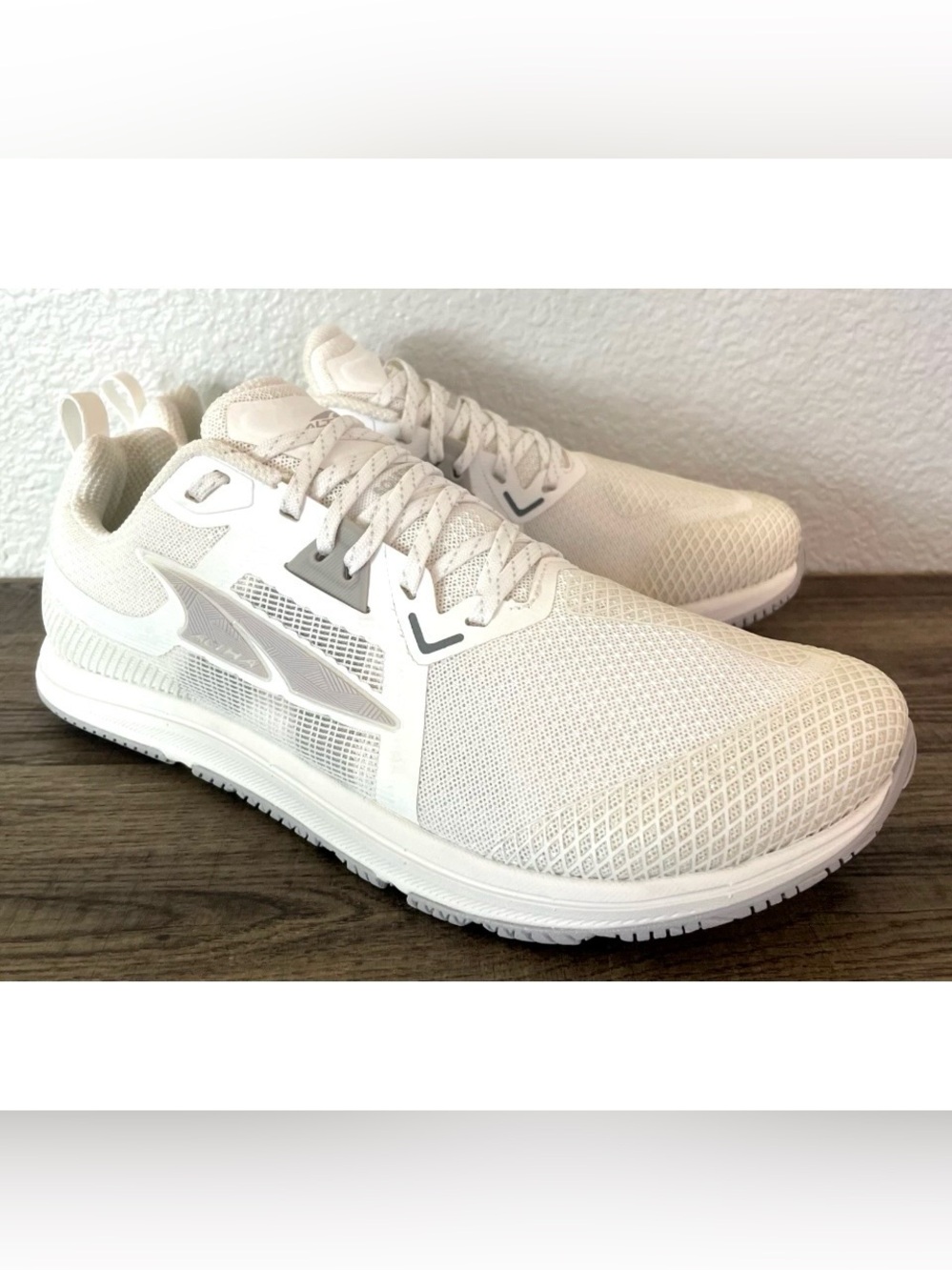 Altra Solstice XT 3 Womens US 10.5 White Gray Cross Training Running Gym Shoes